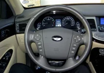 27 Aug. 2009 - Genesis sedan with steering wing badge -2A.webp