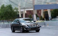 2012-hyundai-genesis-sedan-r-front-right-view.webp
