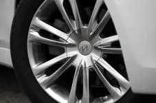 2011-Hyundai-Genesis-Sedan-V6-Alloy-Wheel.webp