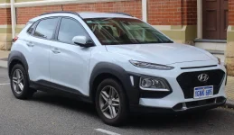 2018_Hyundai_Kona_(OS_MY18)_Active_2WD_wagon_(2018-10-12)_01.webp
