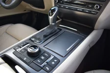 2017-genesis-g80-gearstick-1500x1000.webp