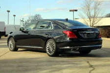 genesis G90 3.jpg