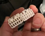 003_amp_speaker_connectors.webp