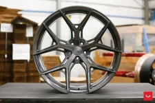 Vossen-HF-5-C29A-Anthracite-Hybrid-Forged-Series-©-Vossen-Wheels-2019-0701-1047x698.webp