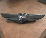 2015-2016-genesis-dh-sedan-black-wing-badges-emblems.webp