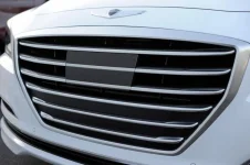 2015-hyundai-genesis-sedan-grille-whitejpg.webp