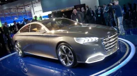 2015-Hyundai-Genesis-Sedan.webp