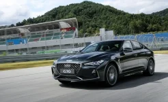 2019-Genesis-G70-202.webp