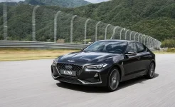 2019-Genesis-G70-203.webp