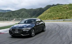 2019-Genesis-G70-204.webp
