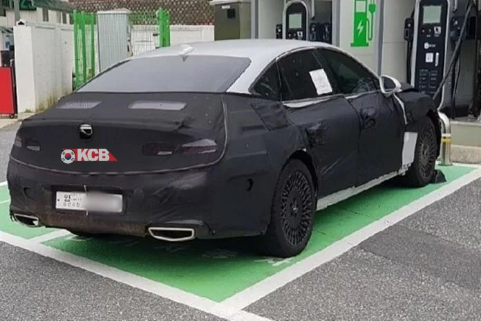 genesis-g80-phev-spied-2.jpg.webp