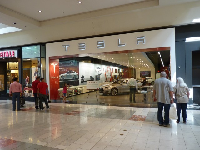 tesla-store--portland-or_100396859_m.jpg