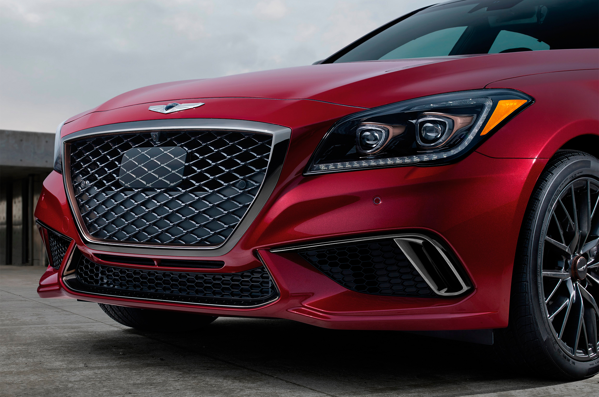 2018-Genesis-G80-Sport-front-grille-1.jpg