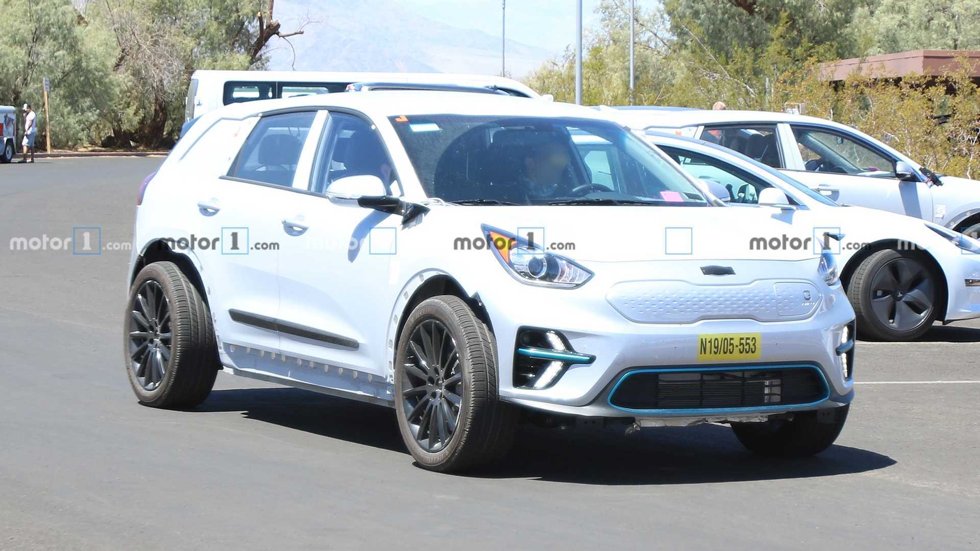 genesis-ev-test-mule-spy-photo.jpg