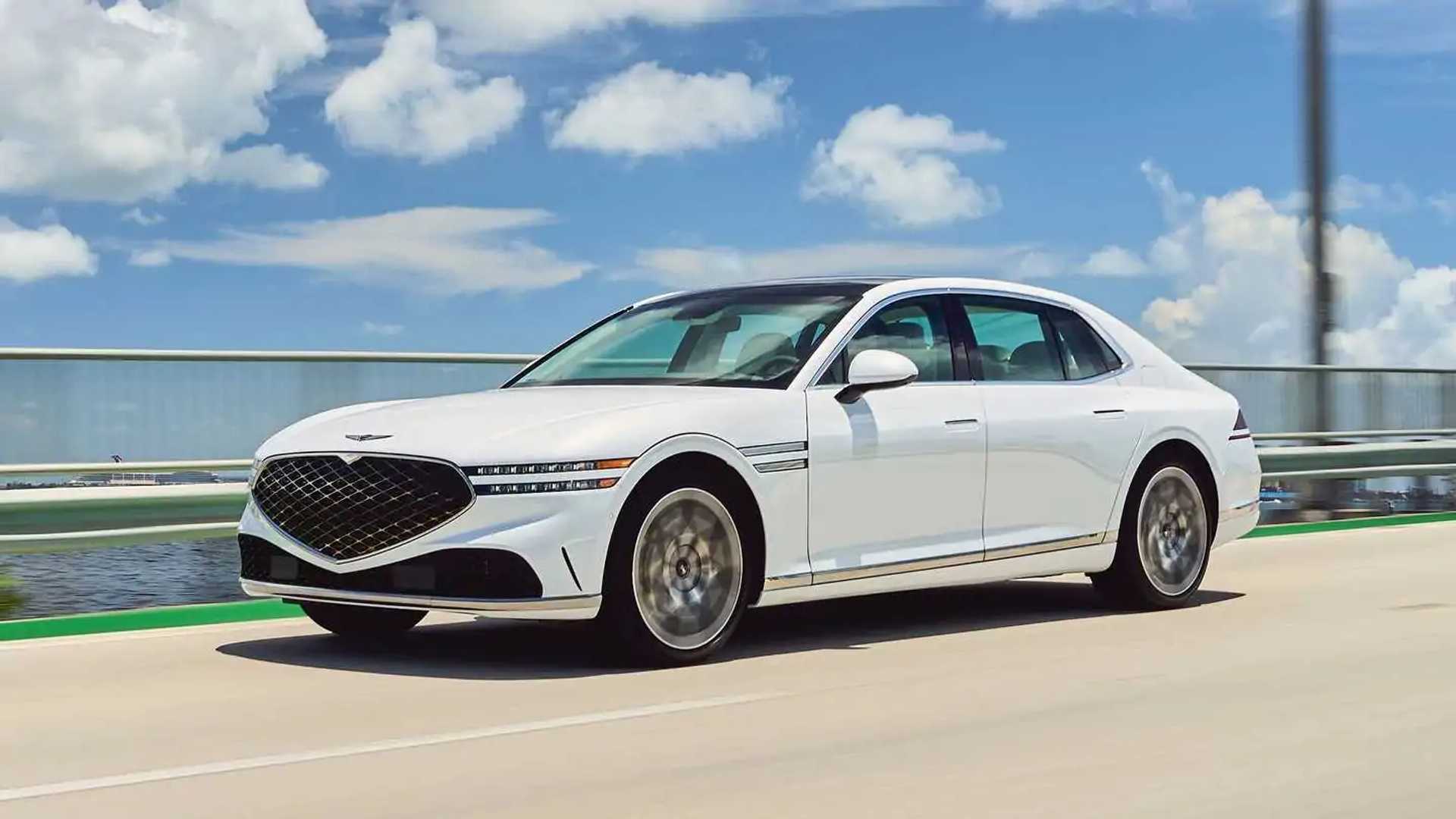 www.motor1.com